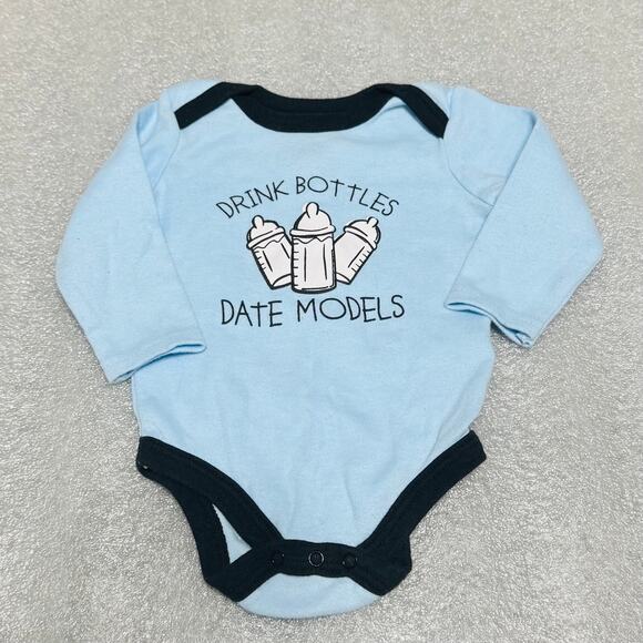 Swiggles Baby Boy Drink Bottles Date Models Onesie Body Suit 6-9 Months - Picture 1 of 6